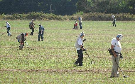 Metal Detecting Farmers Fields