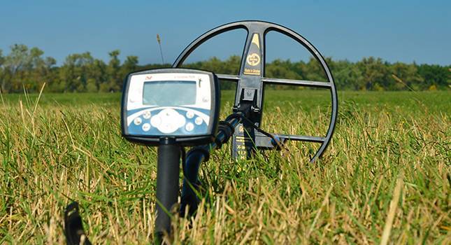 X-Terra 705 metal detector on the grass
